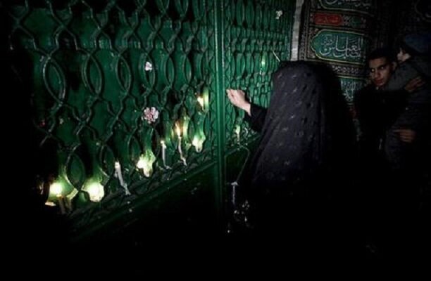 نظر مراجع تقلید | آیا کوبیدن درب مسجد در شب اول ربیع‌الاول صحیح است؟