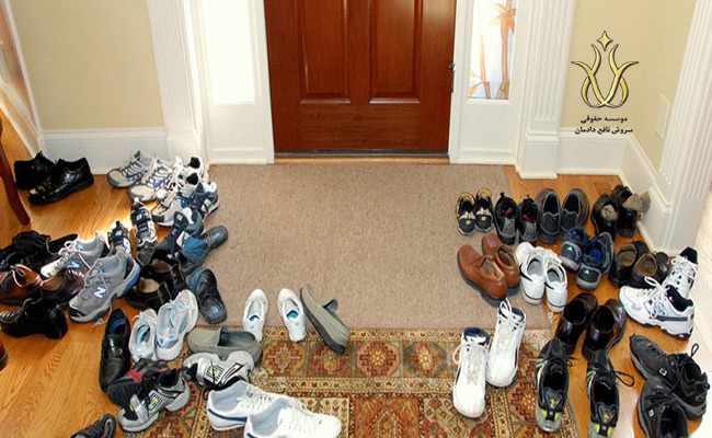 محیط کار بدون کفش؛ چرا بعضی شرکت‌ها کارمندان را پابرهنه می‌خواهند؟