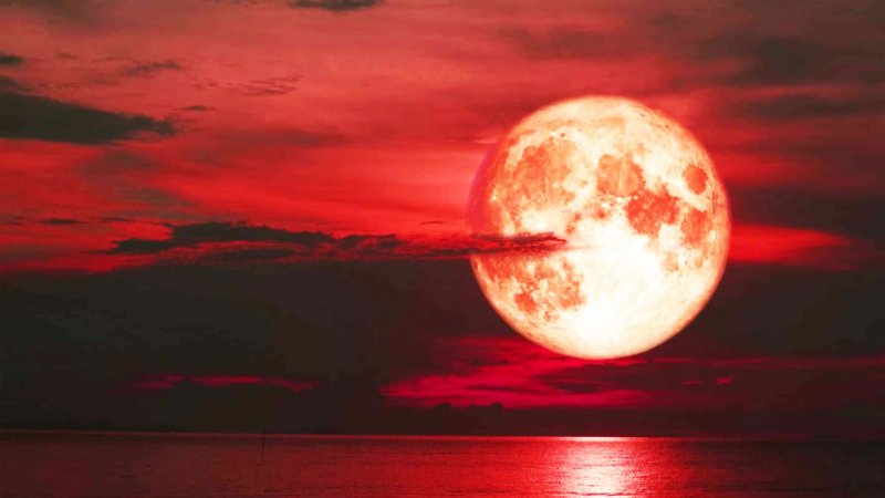 تاریخ ماه خونین 1404 چه روزی است