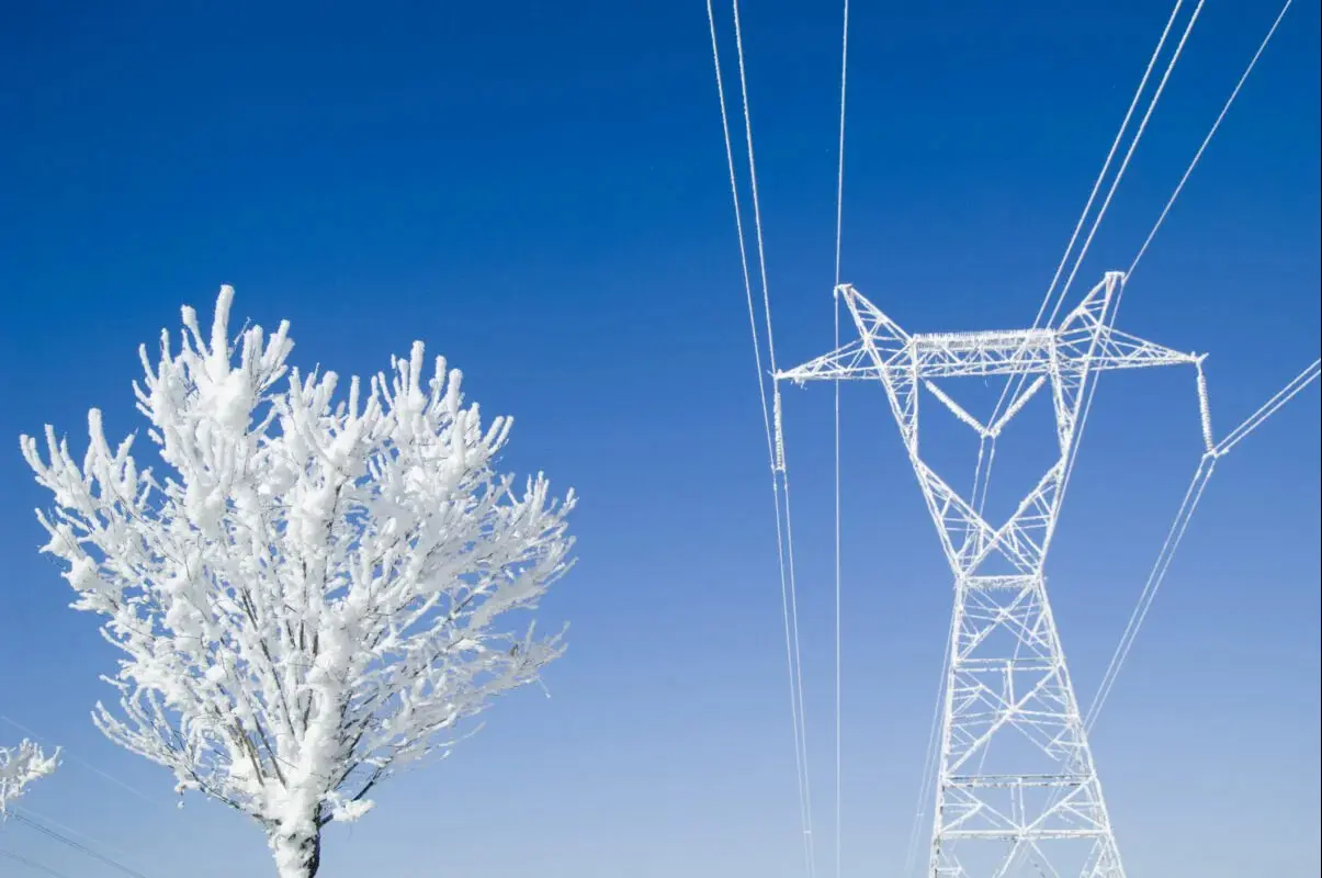 خبر ناخوشایند وزیر نیرو؛ کمبود برق تا زمستان ادامه دارد