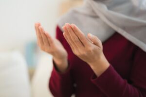 نماز آیات چند رکعت است و چگونه خوانده میشود