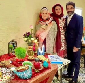 لاله اسکندری در کنار مادر و همسرش ساسان فیروزی