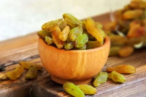 خواص-حیرت-انگیز-کشمش-برای-سم-زدایی-کبد2-768x512