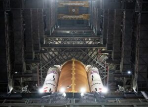 nasas-space-launch-system-rocket-inside-high-bay-3-6-620x451