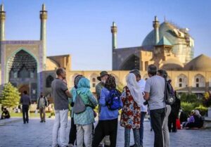 Labor-Ministry-insures-bloggers-tourists-and-online-retailers-2-620x431